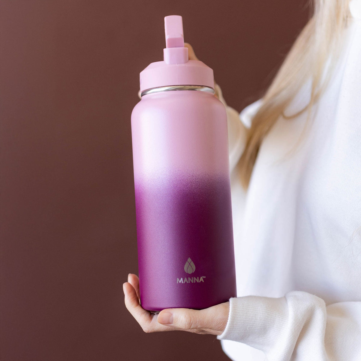 32-oz-powel-bottle-m8 32_Manna_Website_Lifestyles-2.jpg