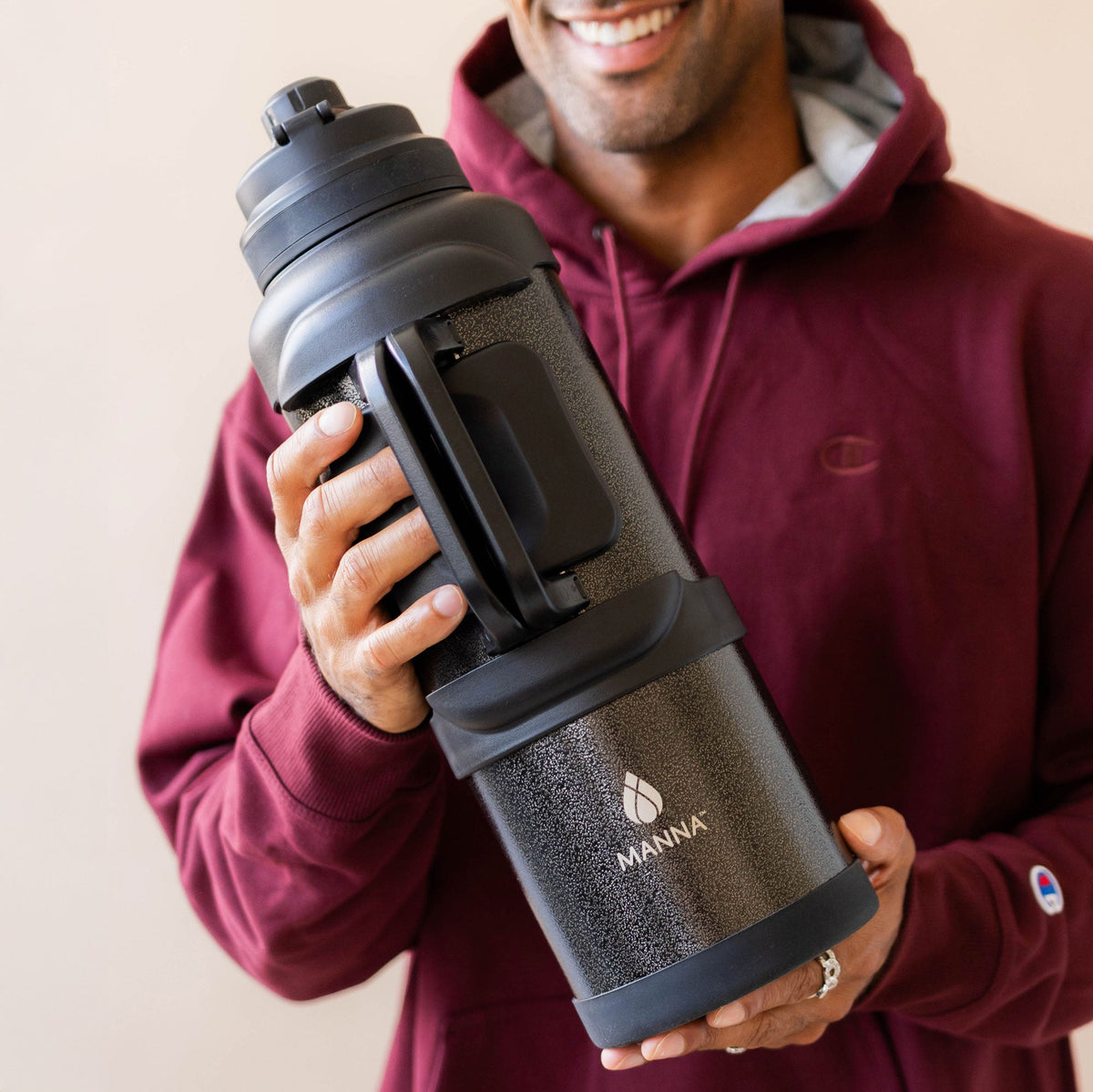4l-titan-bottle-135-oz-i4 5Manna_Website_Lifestyles-29.jpg